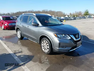 2018 Nissan Rogue SV z VIN JN8AT2MV0JW301660, wystawiony jako IAAI lot #41917845 z przebiegiem 112 416 mil mil oraz . Historia ofert i sprzedaży dostępna na DreamBid. Obrazek 1.