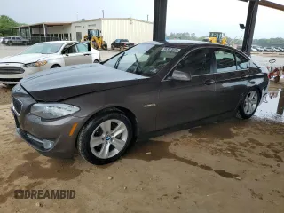2013 BMW 5 Series 528i xDrive z VIN WBAXH5C57DD112057, wystawiony jako Copart lot #56387035 z przebiegiem Nie podano mil oraz Tytuł czysty. Historia ofert i sprzedaży dostępna na DreamBid. Obrazek 1.