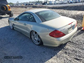 2003 Mercedes-Benz SL 500 z VIN WDBSK75F43F010183, wystawiony jako Copart lot #55220355 z przebiegiem 74 967 mil mil oraz Szkoda całkowita • Salvage title. Historia ofert i sprzedaży dostępna na DreamBid. Obrazek 2.
