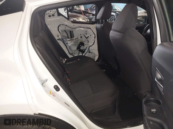 2019 Toyota C-HR XLE z VIN NMTKHMBX8KR087809, wystawiony jako IAAI lot #41540788 z przebiegiem 55 691 mil mil oraz . Historia ofert i sprzedaży dostępna na DreamBid. Obrazek 8.
