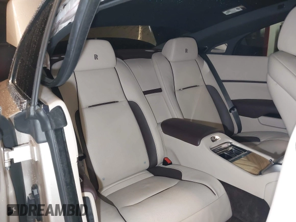 2019 Rolls-Royce Wraith z VIN SCA665C53KUX87266, wystawiony jako IAAI lot #41918222 z przebiegiem 42 388 mil mil oraz . Historia ofert i sprzedaży dostępna na DreamBid. Obrazek 8.