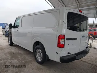 2018 Nissan NV Cargo S z VIN 1N6BF0KY8JN801254, wystawiony jako IAAI lot #42172812 z przebiegiem 117 602 mil mil oraz . Historia ofert i sprzedaży dostępna na DreamBid. Obrazek 3.