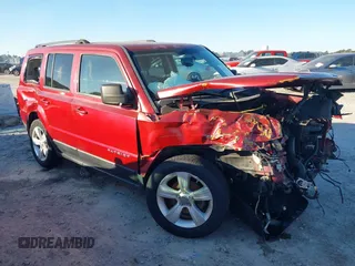 2013 Jeep Patriot Latitude z VIN 1C4NJPFA5DD102131, wystawiony jako IAAI lot #41271136 z przebiegiem 149 863 mil mil oraz . Historia ofert i sprzedaży dostępna na DreamBid. Obrazek 1.