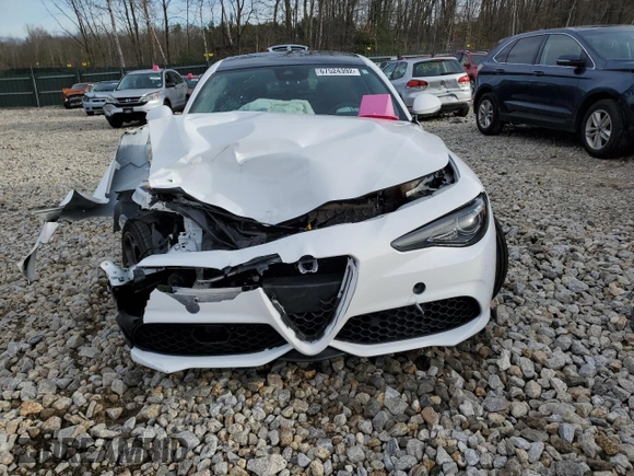 2017 Alfa Romeo Giulia Ti with VIN ZARFAEEN1H7552950, listed as a Copart auction lot 67524392 with 45,009 mi miles. Bid and sale history available at carsss.com. Image 5.