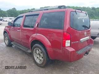 2006 Nissan Pathfinder SE z VIN 5N1AR18U46C625611, wystawiony jako IAAI lot #42317418 z przebiegiem 246 810 mil mil oraz . Historia ofert i sprzedaży dostępna na DreamBid. Obrazek 3.