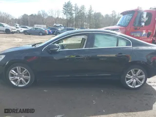 2013 Volvo S60 T6 R-Design Platinum with VIN YV1902FH4D1205833, listed as a IAAI auction lot 41609805 with 202,537 mi miles. Bid and sale history available at carsss.com. Image 14.