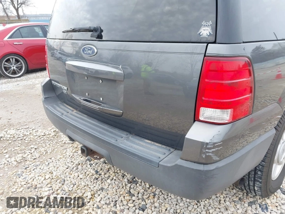 2004 Ford Expedition Special Service with VIN 1FMPU16L44LA06653, listed as a IAAI auction lot 41827182 with 125,996 mi miles. Bid and sale history available at carsss.com. Image 15.