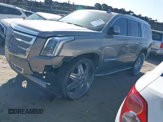 2018 Cadillac Escalade Luxury z VIN 1GYS3BKJ8JR378155, wystawiony jako IAAI lot #41735073 z przebiegiem 97 739 mil mil oraz . Historia ofert i sprzedaży dostępna na DreamBid. Obrazek 17.