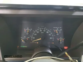 1994 GMC Suburban z VIN 1GKFK16K3RJ725171, wystawiony jako Copart lot #57914635 z przebiegiem 226 183 mil mil oraz Tytuł czysty. Historia ofert i sprzedaży dostępna na DreamBid. Obrazek 9.