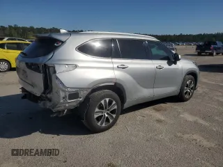 2022 Toyota Highlander XLE z VIN 5TDGZRBH8NS225766, wystawiony jako Copart lot #52007235 z przebiegiem 88 505 mil mil oraz Czysty tytuł • Clean title. Historia ofert i sprzedaży dostępna na DreamBid. Obrazek 3.