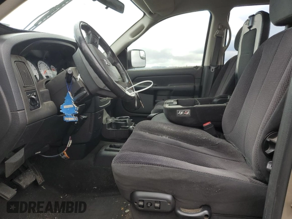 2005 Dodge 2500 SLT z VIN 3D7KS28D35G825240, wystawiony jako Copart lot #46933525 z przebiegiem 102 540 mil mil oraz Szkoda całkowita • Salvage title. Historia ofert i sprzedaży dostępna na DreamBid. Obrazek 7.