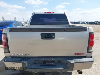 2007 GMC Sierra Denali z VIN 2GTEC638771678468, wystawiony jako IAAI lot #42375216 z przebiegiem 248 339 mil mil oraz . Historia ofert i sprzedaży dostępna na DreamBid. Obrazek 17.