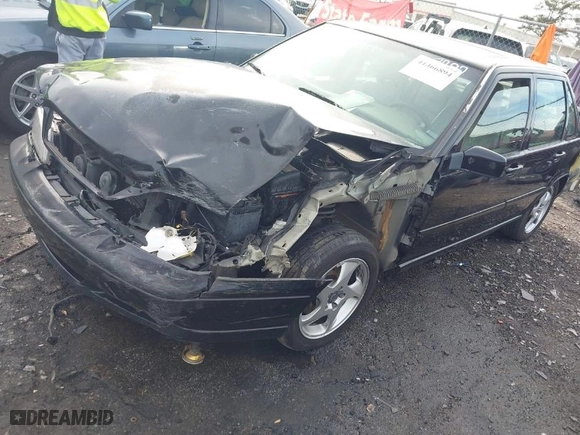 1998 Volvo S70 T5 with VIN YV1LS5371W1488787, listed as a IAAI auction lot 41466894 with 312,048 mi miles. Bid and sale history available at carsss.com. Image 2.