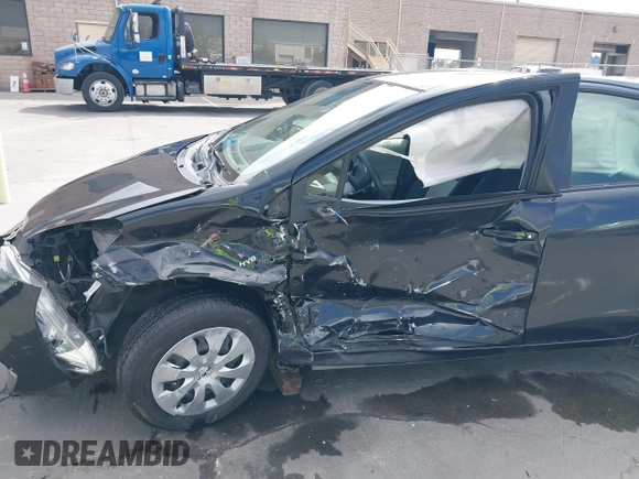 2014 Toyota Prius One z VIN JTDKDTB33E1569335, wystawiony jako IAAI lot #42483772 z przebiegiem Nie podano mil oraz . Historia ofert i sprzedaży dostępna na DreamBid. Obrazek 6.