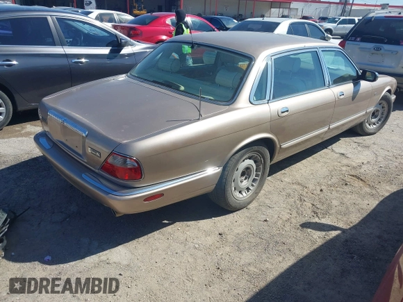 1998 Jaguar XJ Vanden Plas with VIN SAJKX6242WC823240, listed as a IAAI auction lot 41605734 with Not Provided miles and . Bid and sale history available at DreamBid. Image 4.