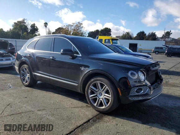 2018 Bentley Bentayga Signature z VIN SJAAC4ZV8JC019477, wystawiony jako Copart lot #80308144 z przebiegiem 59 575 mil mil oraz Szkody całkowita. Historia ofert i sprzedaży dostępna na DreamBid. Obrazek 4.