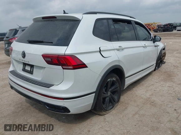 2024 Volkswagen Tiguan SE R-Line Black z VIN 3VVCB7AX3RM111987, wystawiony jako IAAI lot #42148019 z przebiegiem 6 455 mil mil oraz . Historia ofert i sprzedaży dostępna na DreamBid. Obrazek 4.