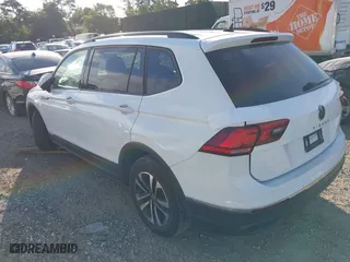 2022 Volkswagen Tiguan S with VIN 3VV1B7AX0NM004543, listed as a IAAI auction lot 40409461 with 999,999 mi miles. Bid and sale history available at carsss.com. Image 3.