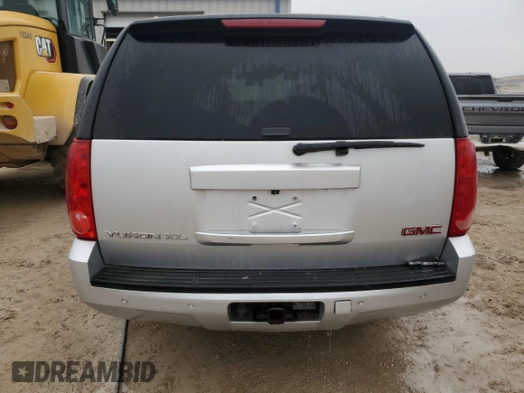 2014 GMC Yukon XL SLT with VIN 1GKS1KE04ER239326, listed as a Copart auction lot 42913765 with 207,017 mi miles and Clean Title. Bid and sale history available at carsss.com. Image 6.