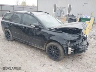 2008 Volvo V50 2.4L with VIN YV1MW382282379746, listed as a IAAI auction lot 42023404 with 182,247 mi miles. Bid and sale history available at carsss.com. Image 1.