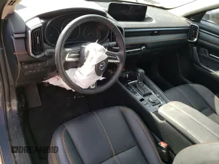 2023 Mazda CX-50 S Premium Plus z VIN 7MMVABEM0PN108531, wystawiony jako Copart lot #38335043 z przebiegiem Nie podano mil oraz . Historia ofert i sprzedaży dostępna na DreamBid. Obrazek 8.