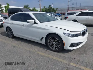 2018 BMW 5 Series 530i z VIN WBAJA5C54JWA39033, wystawiony jako IAAI lot #42283161 z przebiegiem 136 915 mil mil oraz . Historia ofert i sprzedaży dostępna na DreamBid. Obrazek 1.