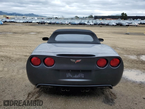 2013 Chevrolet Corvette z VIN 1G1YE3DW8D5107495, wystawiony jako Copart lot #43550355 z przebiegiem Nie podano mil oraz Szkoda całkowita • Salvage title. Historia ofert i sprzedaży dostępna na DreamBid. Obrazek 6.