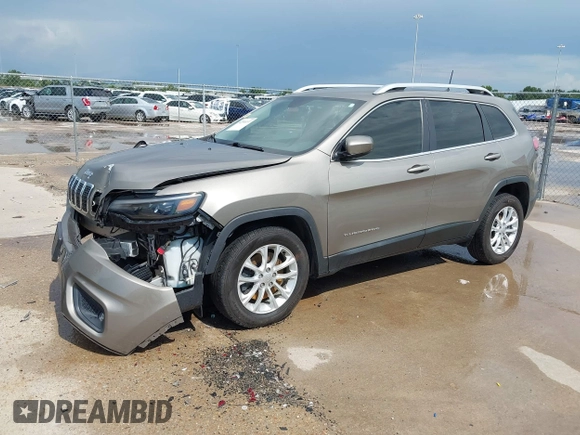 2019 Jeep Cherokee Latitude z VIN 1C4PJLCB5KD358412, wystawiony jako IAAI lot #42506197 z przebiegiem 83 160 mil mil oraz . Historia ofert i sprzedaży dostępna na DreamBid. Obrazek 2.