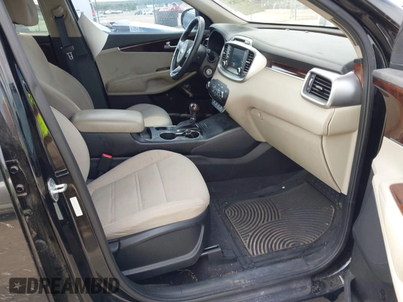 2017 Kia Sorento LX with VIN 5XYPGDA3XHG293213, listed as a IAAI auction lot 42211829 with 117,357 mi miles and . Bid and sale history available at DreamBid. Image 5.