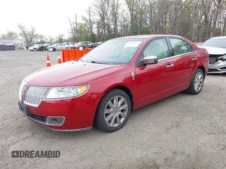 2010 Lincoln MKZ z VIN 3LNHL2GCXAR626531, wystawiony jako IAAI lot #41984044 z przebiegiem 157 378 mil mil oraz . Historia ofert i sprzedaży dostępna na DreamBid. Obrazek 2.