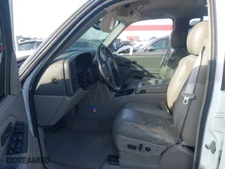 2005 Chevrolet Tahoe Z71 with VIN 1GNEK13T55R268077, listed as a IAAI auction lot 41442024 with 205,176 mi miles. Bid and sale history available at carsss.com. Image 5.