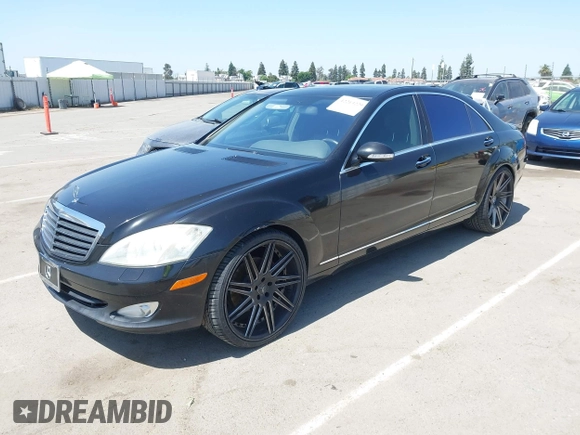 2007 Mercedes-Benz S 550 with VIN WDDNG71X07A040238, listed as a IAAI auction lot 42213229 with 297,635 mi miles and . Bid and sale history available at carsss.com. Image 2.