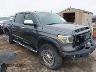2018 Toyota Tundra SR5 z VIN 5TFAW5F13JX720398, wystawiony jako IAAI lot #41543704 z przebiegiem 261 782 mil mil oraz . Historia ofert i sprzedaży dostępna na DreamBid. Obrazek 1.