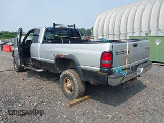 2001 Dodge 2500 z VIN 1B7KF23661J611536, wystawiony jako IAAI lot #42511635 z przebiegiem 304 447 mil mil oraz . Historia ofert i sprzedaży dostępna na DreamBid. Obrazek 3.