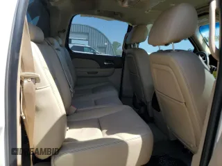2010 Chevrolet Avalanche LTZ z VIN 3GNVKGE03AG178135, wystawiony jako Copart lot #57060705 z przebiegiem 137 675 mil mil oraz Szkoda całkowita • Salvage title. Historia ofert i sprzedaży dostępna na DreamBid. Obrazek 10.