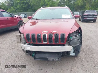 2016 Jeep Cherokee Latitude z VIN 1C4PJMCB4GW206011, wystawiony jako IAAI lot #42354190 z przebiegiem 123 474 mil mil oraz . Historia ofert i sprzedaży dostępna na DreamBid. Obrazek 6.