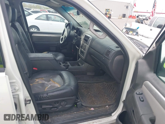 2004 Mercury Mountaineer Convenience z VIN 4M2DU86W24ZJ06543, wystawiony jako IAAI lot #42035710 z przebiegiem Nie podano mil oraz . Historia ofert i sprzedaży dostępna na DreamBid. Obrazek 5.