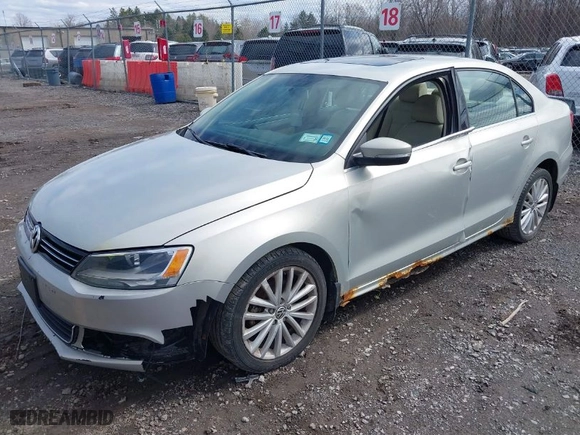 2011 Volkswagen Jetta Sedan SEL w/Sunroof PZEV with VIN 3VWLZ7AJ7BM112147, listed as a IAAI auction lot 41967599 with 196,665 mi miles. Bid and sale history available at carsss.com. Image 2.