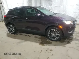 2020 Buick Encore GX Select z VIN KL4MMDSLXLB105930, wystawiony jako Copart lot #57657415 z przebiegiem 69 649 mil mil oraz Czysty tytuł • Clean title. Historia ofert i sprzedaży dostępna na DreamBid. Obrazek 4.