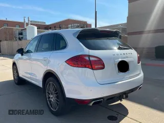 2014 Porsche Cayenne with VIN WP1AA2A2XELA09323, listed as a Copart auction lot 61265345 with 204,292 mi miles and Clean title. Bid and sale history available at DreamBid. Image 3.