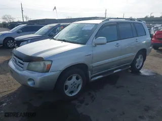 2005 Toyota Highlander with VIN JTEDP21A650061727, listed as a IAAI auction lot 41393126 with 314,688 mi miles. Bid and sale history available at carsss.com. Image 2.