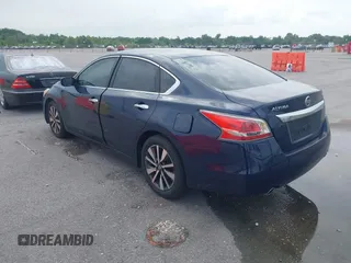 2015 Nissan Altima 2.5 z VIN 1N4AL3AP0FN863262, wystawiony jako IAAI lot #42462657 z przebiegiem 123 554 mil mil oraz . Historia ofert i sprzedaży dostępna na DreamBid. Obrazek 3.