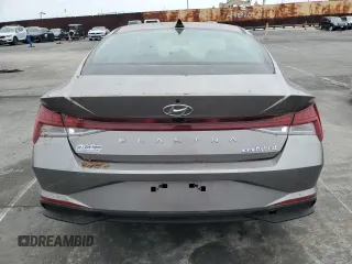 2022 Hyundai Elantra Blue z VIN KMHLM4AJ1NU017532, wystawiony jako Copart lot #60261715 z przebiegiem 31 844 mil mil oraz Czysty tytuł • Clean title. Historia ofert i sprzedaży dostępna na DreamBid. Obrazek 6.