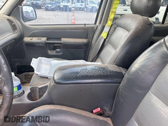 2004 Ford Explorer Sport Trac XLS z VIN 1FMZU67KX4UC40253, wystawiony jako IAAI lot #42894779 z przebiegiem 165 814 mil mil oraz . Historia ofert i sprzedaży dostępna na DreamBid. Obrazek 34.