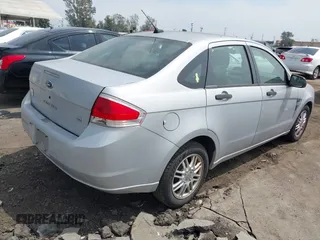 2008 Ford Focus SE z VIN 1FAHP35N38W289488, wystawiony jako IAAI lot #41993519 z przebiegiem 328 515 mil mil oraz . Historia ofert i sprzedaży dostępna na DreamBid. Obrazek 4.
