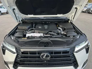 2024 Lexus GX 550 Luxury with VIN JTJVBCDX9R5005977, listed as a Copart auction lot 86017994 with 3 mi miles and Clean title. Bid and sale history available at DreamBid. Image 8.
