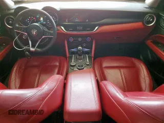 2018 Alfa Romeo Stelvio z VIN ZASFAKAN0J7B84837, wystawiony jako Copart lot #57111145 z przebiegiem 80 927 mil mil oraz Czysty tytuł • Clean title. Historia ofert i sprzedaży dostępna na DreamBid. Obrazek 8.
