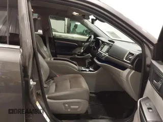 2019 Toyota Highlander Limited z VIN 5TDDZRFH9KS983043, wystawiony jako IAAI lot #42316647 z przebiegiem 111 684 mil mil oraz . Historia ofert i sprzedaży dostępna na DreamBid. Obrazek 5.