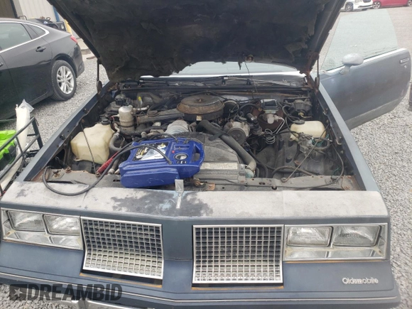 1983 Oldsmobile Cutlass Supreme z VIN 1G3AR47A1DM520447, wystawiony jako Copart lot #58216235 z przebiegiem 88 361 mil mil oraz Szkoda całkowita • Salvage title. Historia ofert i sprzedaży dostępna na DreamBid. Obrazek 11.