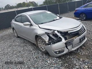 2015 Nissan Altima 2.5 SV with VIN 1N4AL3AP5FC267088, listed as a IAAI auction lot 41914200 with 154,518 mi miles. Bid and sale history available at carsss.com. Image 1.